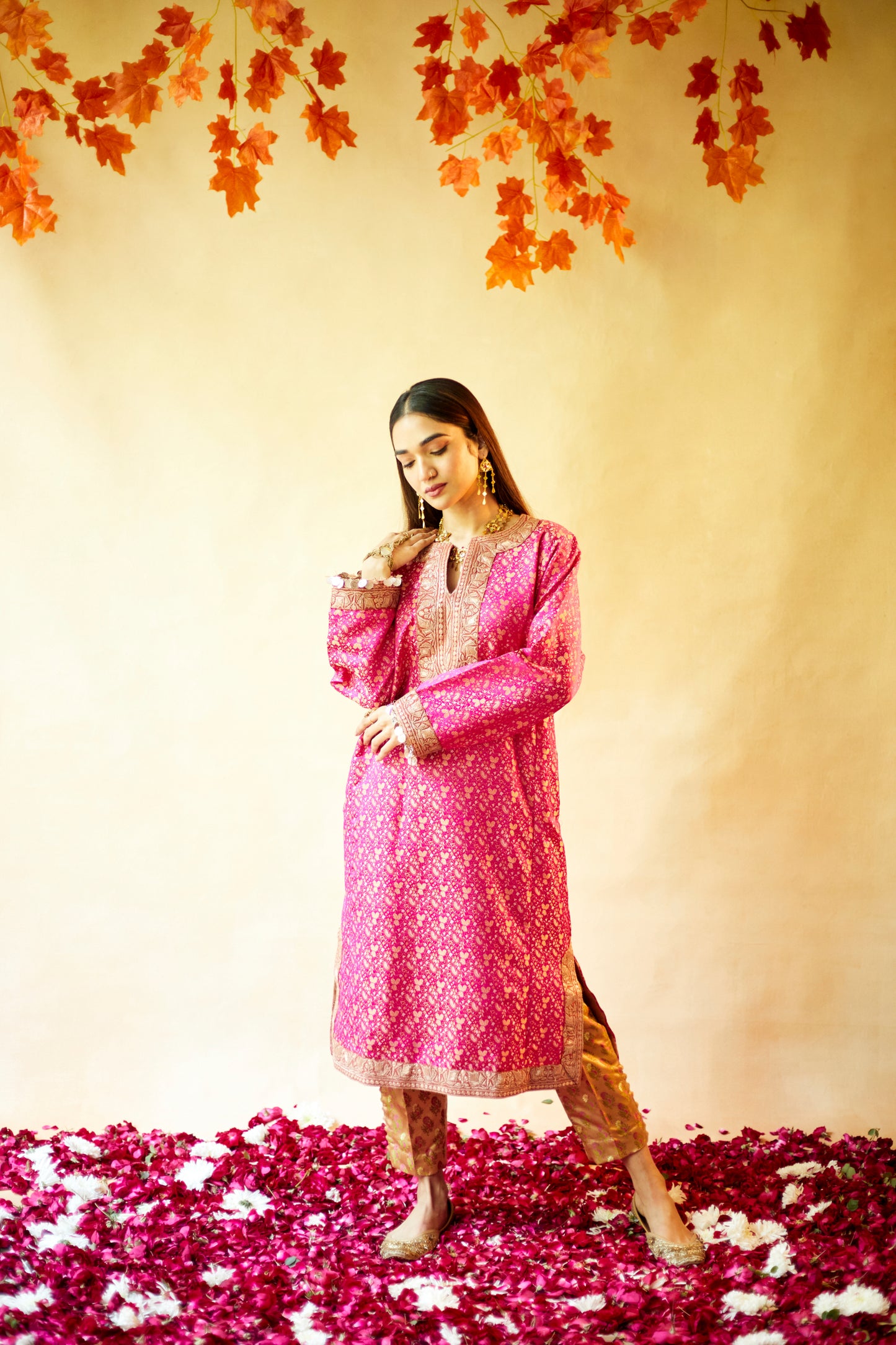 Rani Pink Tanchui Brocade Pheran Set